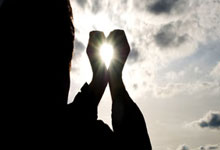 米兰体育官网:希望无碍!桑切斯和阿利森禁区内相撞,两人都被换下.